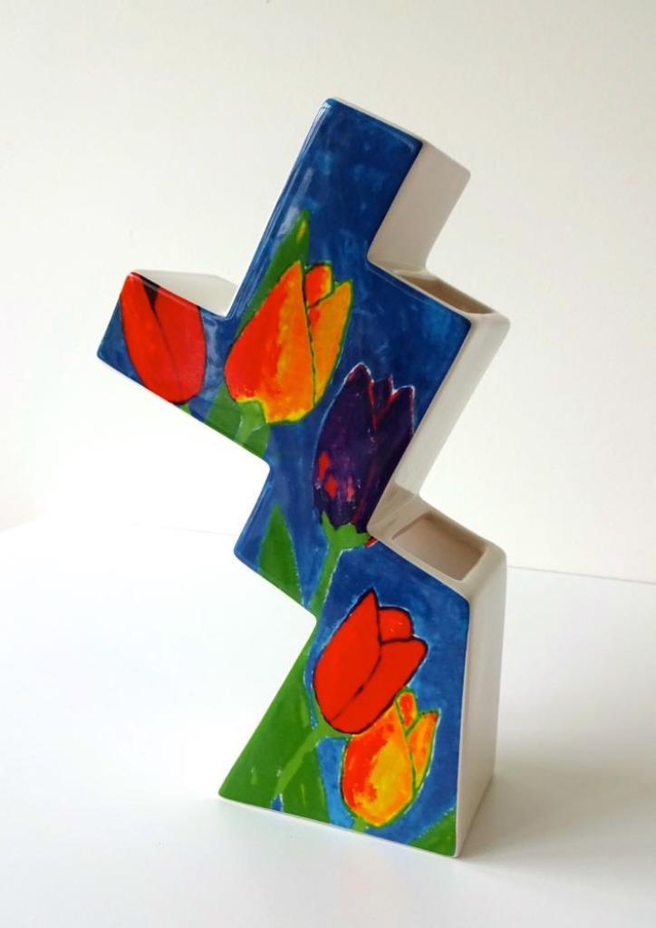 Porselein vaas tulpen rood geel blauw Schoonhoven 173-k, Antiek en Kunst, Kunst | Designobjecten, Ophalen of Verzenden