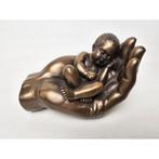 # Oliver Tupton beeldje hand met kind., Ophalen of Verzenden, Gebruikt, Mens