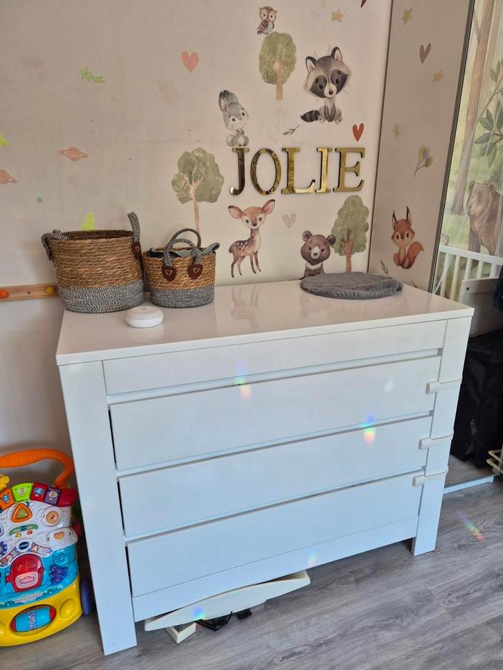 Babykamer commode + bed ledikant wit, Kinderen en Baby's, Kinderkamer | Commodes en Kasten, Zo goed als nieuw, Commode, 90 tot 105 cm