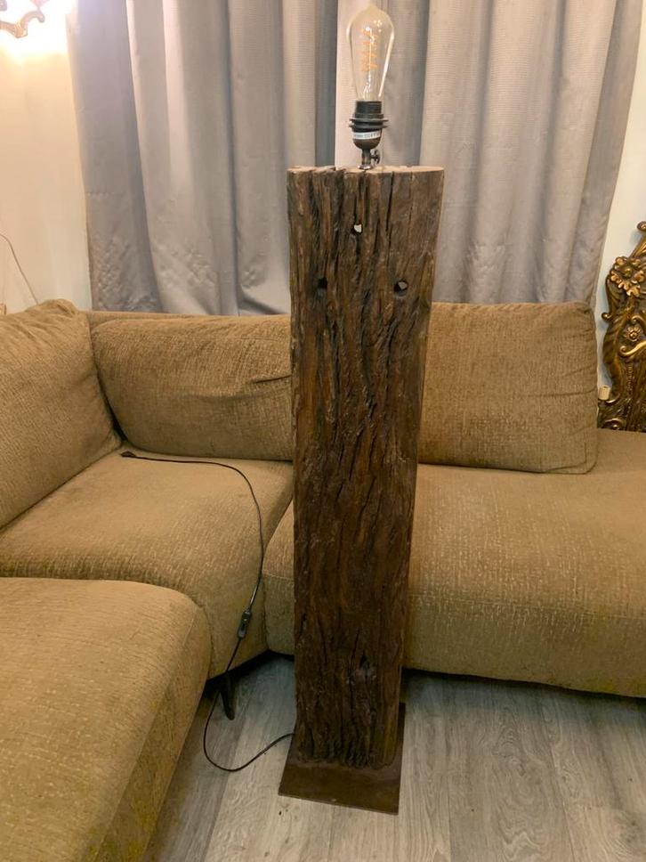 Unieke Houten Vloerlamp boomstam lamp robuust, Huis en Inrichting, Lampen | Vloerlampen, Zo goed als nieuw, 100 tot 150 cm, Hout