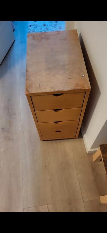 Ladekastje hout beschikbaar voor biedingen