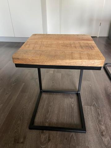 Bijzettafel/laptoptafel hout met zware poten beschikbaar voor biedingen