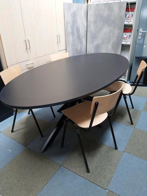 Nieuwe Zwarte ovale tafel met metalen sterpoot, Huis en Inrichting, Tafels | Eettafels, Nieuw, 100 tot 150 cm, 200 cm of meer