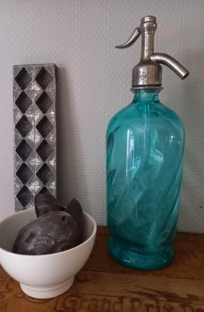 Oude spuitwaterfles aquablauw 2, Antiek en Kunst, Curiosa en Brocante, Ophalen of Verzenden
