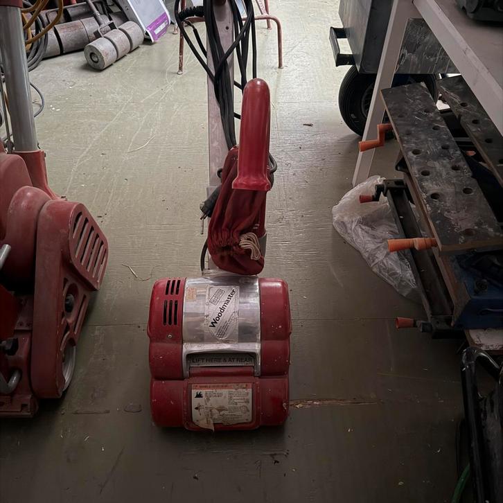 Clarke Woodmaster Vloerschuurmachine, Doe-het-zelf en Verbouw, Gereedschap | Schuurmachines, Gebruikt, Vlakschuurmachine, 1200 watt of meer