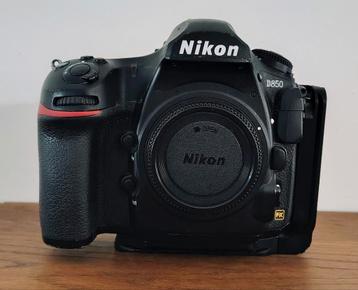 Nikon D850 met lenzen en accessoires  beschikbaar voor biedingen
