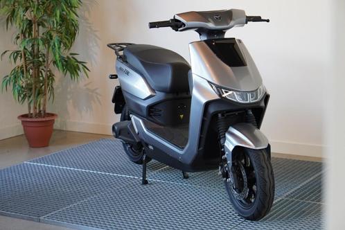 Yadea T9L Elektrische scooter bromfiets 45km/u NIEUW, Fietsen en Brommers, Snorfietsen en Snorscooters, Nieuw, Overige merken