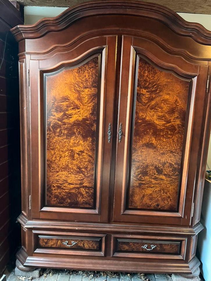 Zeer mooie notenhouten toog kast, Huis en Inrichting, Kasten | Buffetkasten, Zo goed als nieuw, 200 cm of meer, 150 tot 200 cm