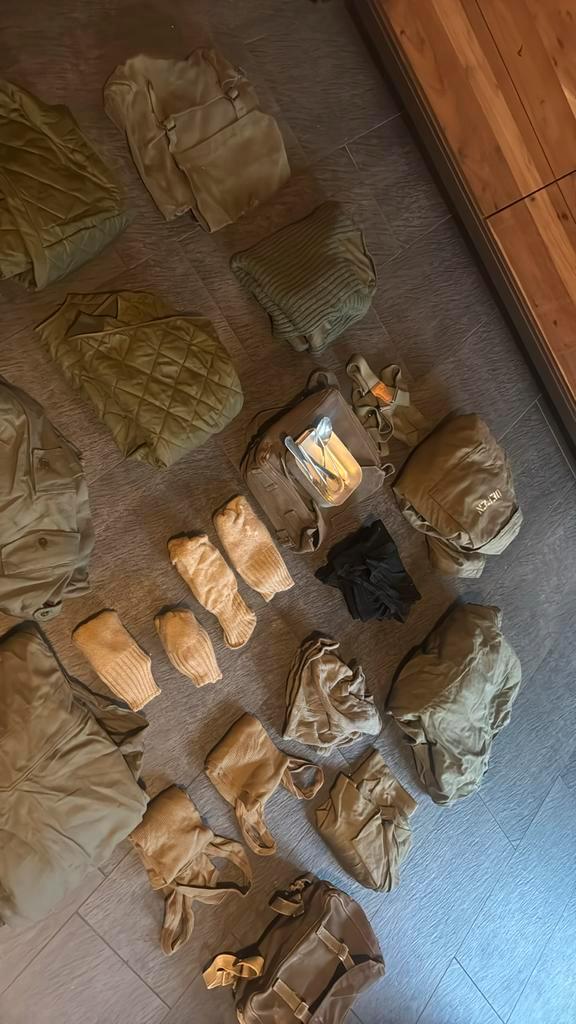 Plunjezak leger uit jaren 80 met inhoud, Verzamelen, Militaria | Algemeen, Landmacht, Kleding of Schoenen, Nederland, Ophalen