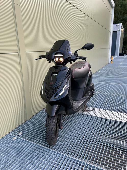 Piaggio Zip – 2013 – Geel kenteken, Fietsen en Brommers, Scooters | Piaggio, Gebruikt, Zip, Maximaal 45 km/u, Benzine, Ophalen