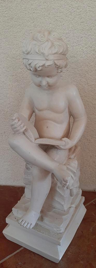 Lezende jongen (putti), Antiek en Kunst, Kunst | Beelden en Houtsnijwerken, Ophalen of Verzenden