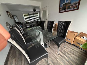 Glazen Eettafel met 6 Stoelen beschikbaar voor biedingen