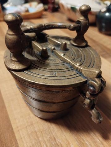 Antiek bronzen sluitgewicht beschikbaar voor biedingen