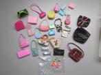 Barbie poppen accessoires tasjes - koffertjes - oorstekertje, Ophalen of Verzenden, Gebruikt, Accessoires