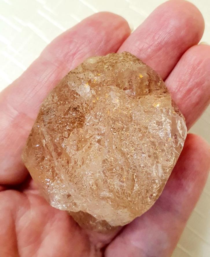Zeldzaam! 54 gram 5 cm! Geode openingen! Topaas ruw!, Verzamelen, Mineralen en Fossielen, Mineraal, Verzenden