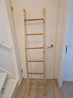 Decoratieve houten trapje, Ophalen, Zo goed als nieuw