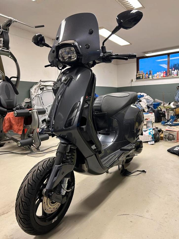 Vespa Sprint 125 ABS SCHADE, Fietsen en Brommers, Scooters | Piaggio, Zo goed als nieuw, Overige modellen, Benzine, Ophalen