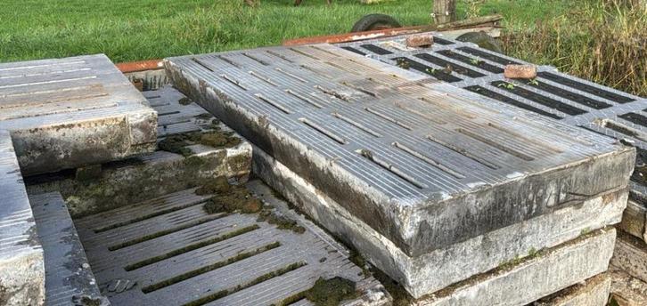 Betonnen stalroosters, Dieren en Toebehoren, Overige Dieren-accessoires, Gebruikt, Ophalen