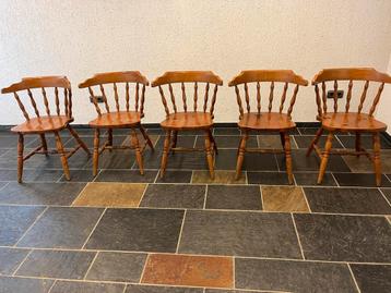 5 Gebruikte Houten Stoelen beschikbaar voor biedingen