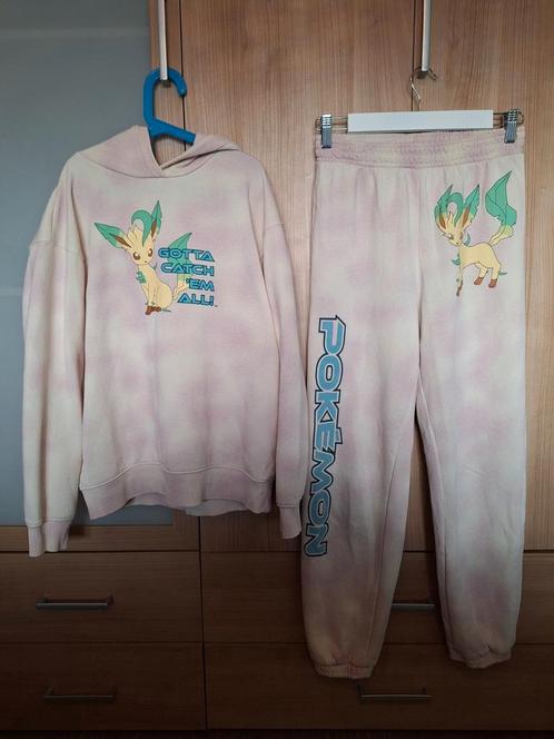 Pokémon joggingpak Leafeon H&M maat 152, Kinderen en Baby's, Kinderkleding | Maat 152, Gebruikt, Meisje, Setje, Ophalen of Verzenden