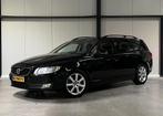 Volvo V70 D3 2.0 150PK Polstar+ Leer Navi Xenon Trekhaak, Auto's, Euro 6, Diesel, Lichtsensor, Te koop