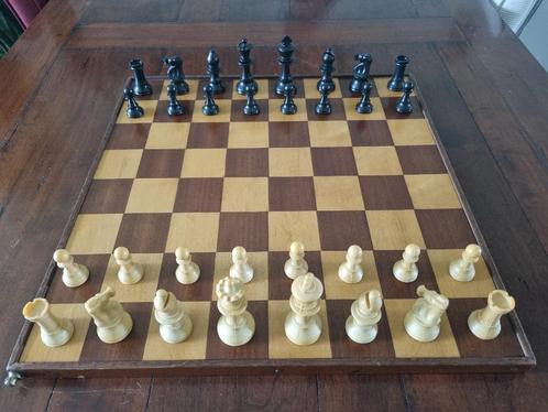 Vintage schaak- en damspel., Hobby en Vrije tijd, Gezelschapsspellen | Bordspellen, Gebruikt, Ophalen of Verzenden