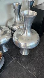 Zilveren metalen grote vazen, Huis en Inrichting, Woonaccessoires | Vazen, Overige materialen, Zo goed als nieuw, Ophalen, 75 cm of meer