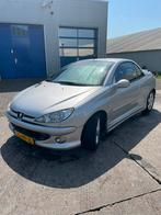 Peugeot 206 2.0 16V CC 2001 Grijs, 47 €/maand, Origineel Nederlands, Te koop, Zilver of Grijs