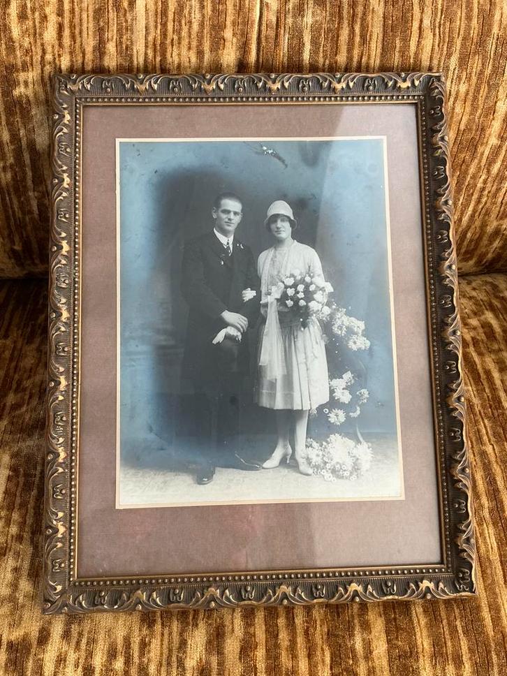 Oude, gouden schilderijlijst met trouwfoto. Buitenmaat 44x34, Verzamelen, Foto's en Prenten, Zo goed als nieuw, Voor 1940, Ophalen of Verzenden