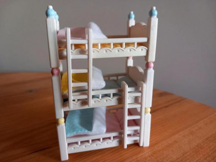 Sylvanian families stapelbare bedjes/drieling, Verzamelen, Poppenhuizen en Toebehoren, Zo goed als nieuw, Poppenhuis, Ophalen of Verzenden