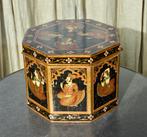 Oud achthoekig beschilderd houten kistje uit India., Ophalen of Verzenden