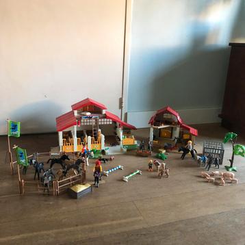 Playmobil manege met vele extra’s beschikbaar voor biedingen