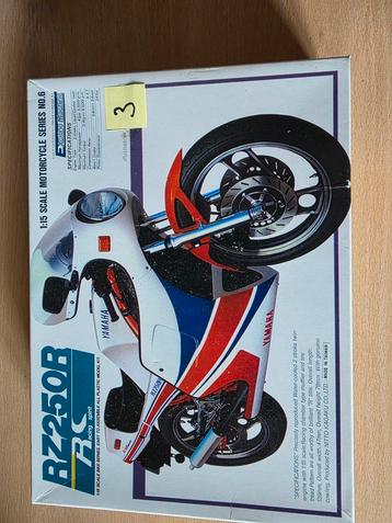 YAMAHA RZ 250 R SCALE 1/15  beschikbaar voor biedingen