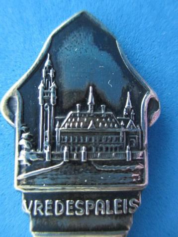 (A1593) s Gravenhage Vredespaleis beschikbaar voor biedingen