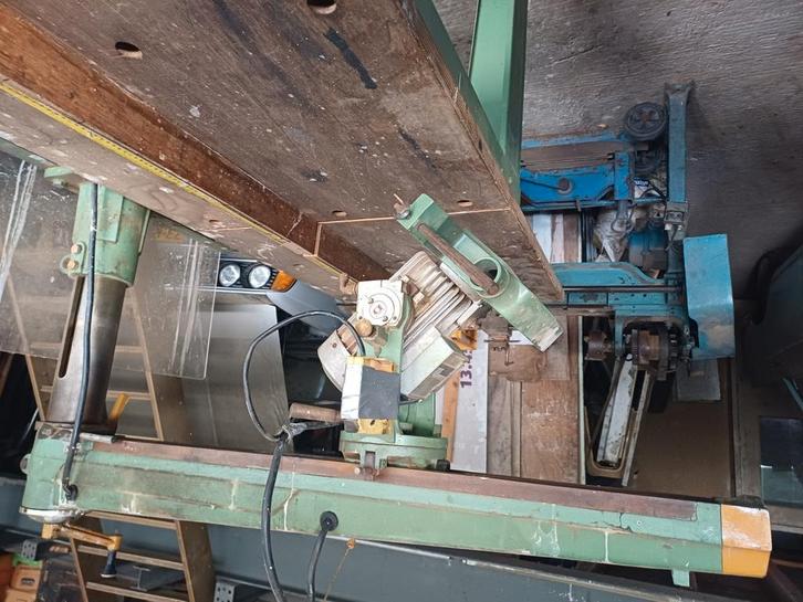 Verstelbare industriële afkortzaag, Zakelijke goederen, Machines en Bouw | Houtbewerking, Ophalen of Verzenden