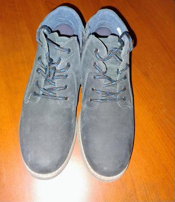 halfhoge suwede licht grijze Heren schoenen maat44. beschikbaar voor biedingen