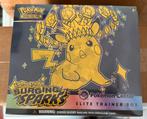 BLACK FRIDAY Pokemon Center ETB Surging Sparks, Ophalen, Nieuw, Boosterbox, Foil