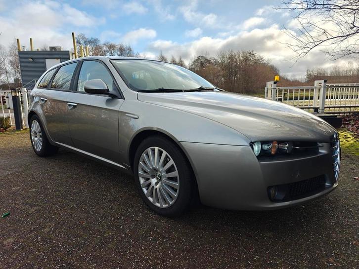 Alfa Romeo 159 1.9 JTS SW 2006 Grijs Airco Leder Trekhaak, Auto's, Alfa Romeo, Bedrijf, ABS, Airbags, Airconditioning, Boordcomputer