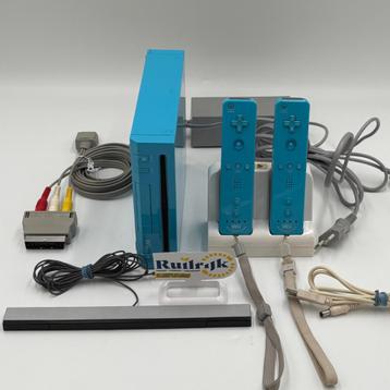Zeer complete Nintendo Wii blauw editie met 2 controllers beschikbaar voor biedingen