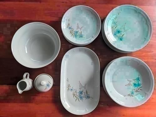 Vintage servies: bord, suikerpotje, melkkannetje, schaal etc, Huis en Inrichting, Keuken | Servies, Gebruikt, Compleet servies