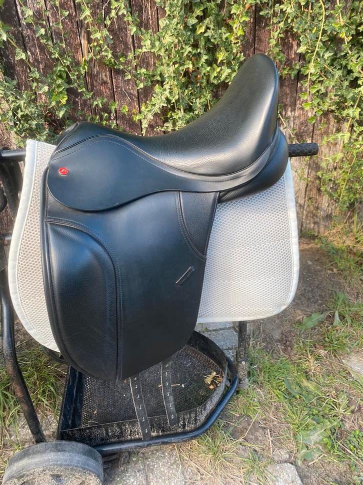 Thorowgood T8 LDW 17 inch/ WintecLite d’lux wide, Dieren en Toebehoren, Paarden en Pony's | Zadels, Zo goed als nieuw, Dressuur