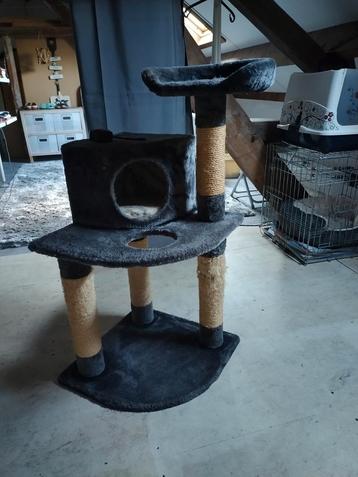 Kattenkrabpaal grijs. 25 euro. beschikbaar voor biedingen