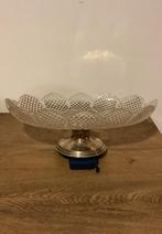 Kristallen schaal met zilveren voet, Ophalen