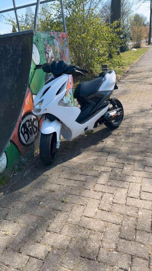 Yamaha aerox 70 cc roze top waardepeiling, Fietsen en Brommers, Scooters | Yamaha, Zo goed als nieuw, Aerox, Maximaal 45 km/u