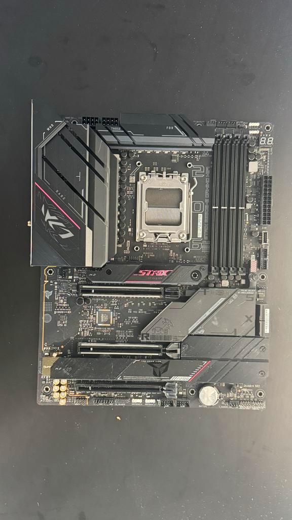 ASUS ROG STRIX B650E-E GAMING WIFI Moederbord, Computers en Software, Moederborden, Gebruikt, AMD, DDR5, Verzenden