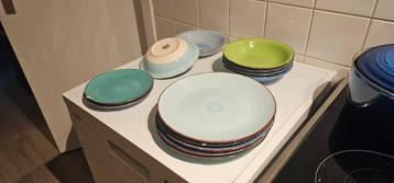 Borden keramiek beschikbaar voor biedingen