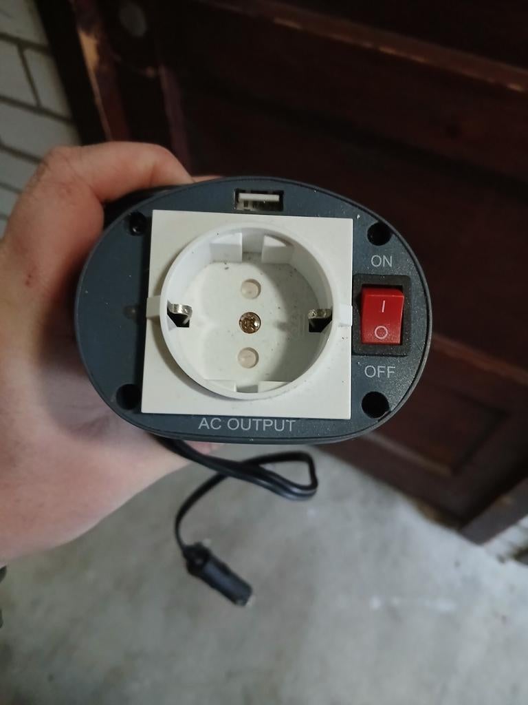 Omvormer 12 volt naar 220 volt, Ophalen, Zo goed als nieuw