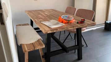 Complete eetkamer set te koop. 