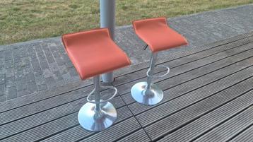 Oranje leren design barkrukken  beschikbaar voor biedingen