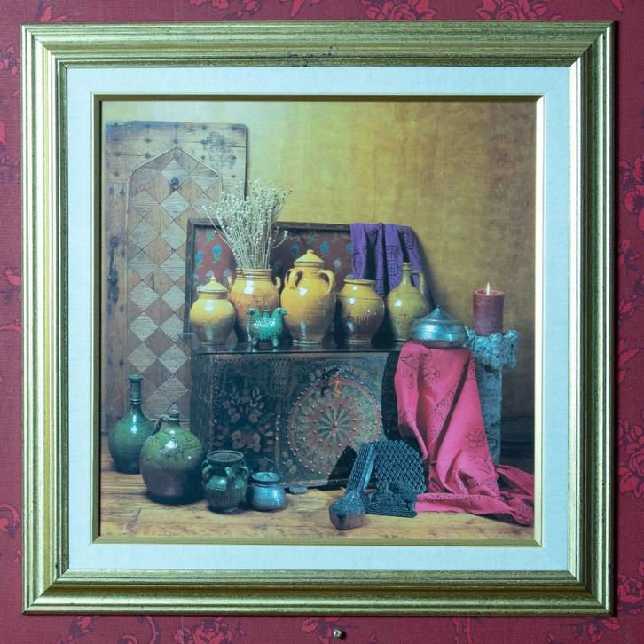 (nr.87) Stilleven: oude kist, diverse aardewerken potten enz, Huis en Inrichting, Woonaccessoires | Wanddecoraties, Zo goed als nieuw